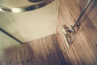 Dusche mit Duschkopf