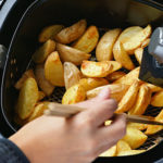 Kartoffeln in Fritteuse