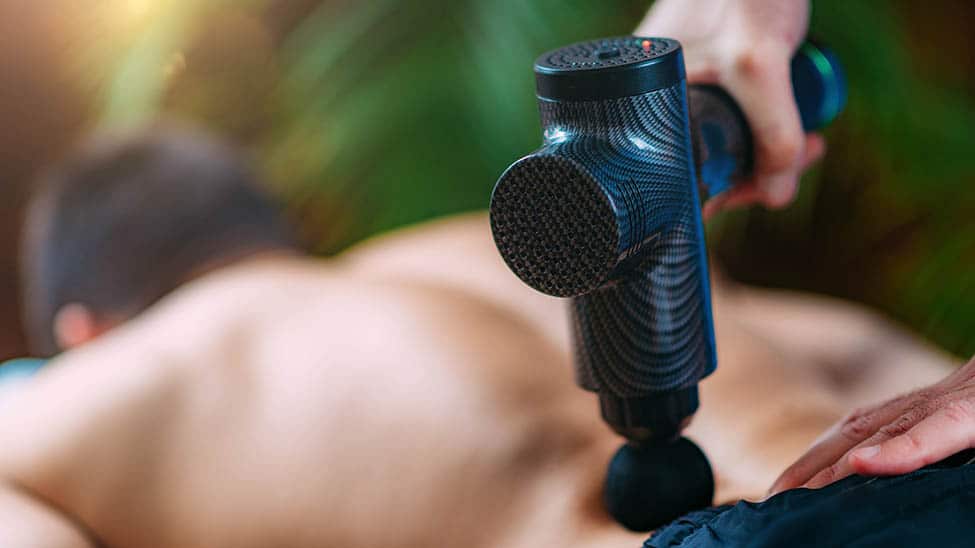 Miweba MM100 Massagepistole im Einsatz bei Massage